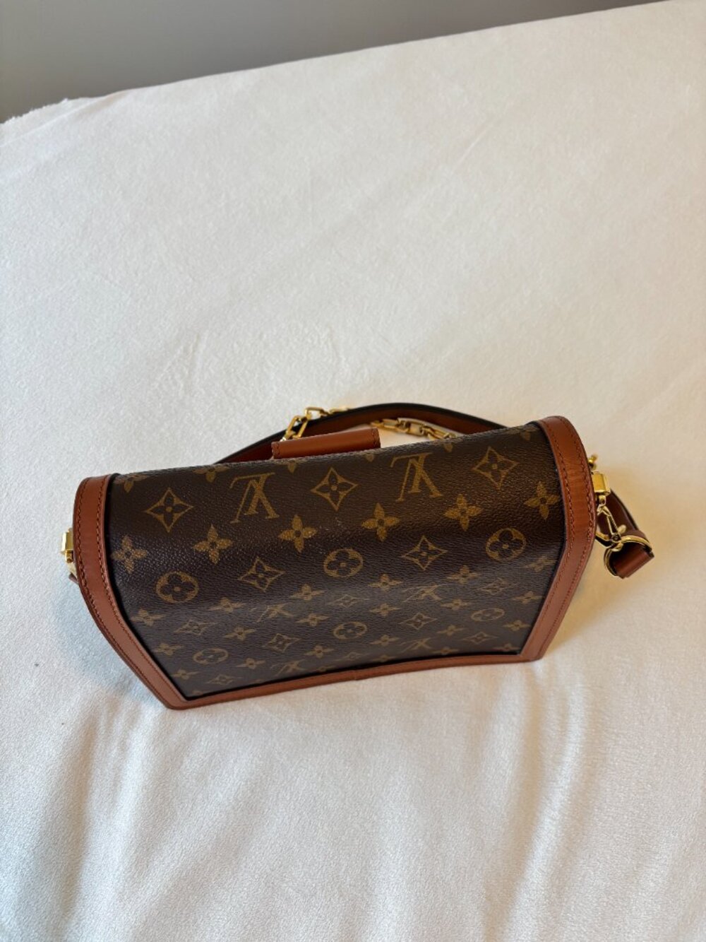 Louis Vuitton Dauphine MM Handbag - Picture 5 of 12